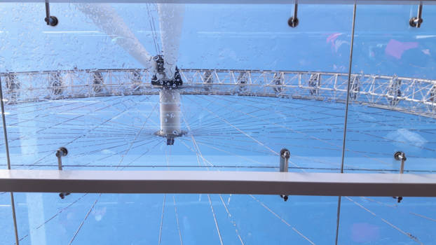 East London - Looking up @ the Eye ;)