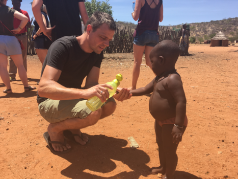 Kaapstad - Himba people in Namibië, liefde voor de kleintjes!