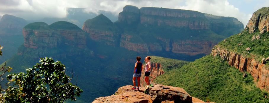 Blyde River Canyon - Two girls and a view