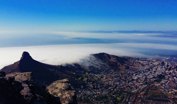 Kaapstad - Kaapstad, Lion's Head en Robben Eiland vanaf de Tafelberg.