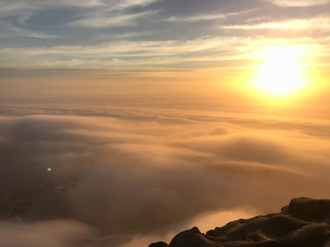 Kaapstad - Sunset above the clouds
