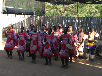 Zuid-Afrika - Dansers in Mantenge Culterel Village