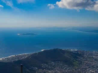 Zuid-Afrika - Tafelberg met in de verte Robben Eiland