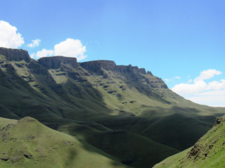 Zuid-Afrika - Sani Pas met prachtige schaduwen over de bergtoppen